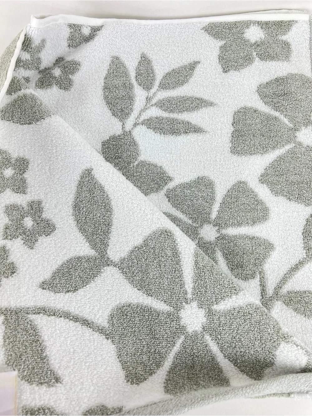 Papyrus Sage Green & White Floral Bath Towel Soft Cotton Blend 1 Pc NEW